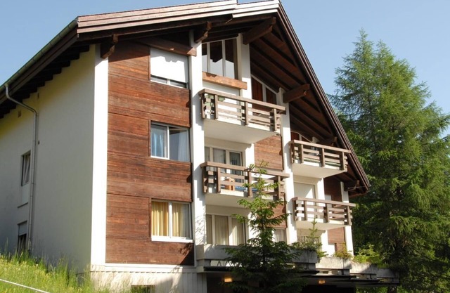 Myrrena 6-bed apartment