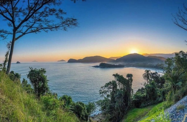 New with exclusive pool, 350 m from Camburizinho