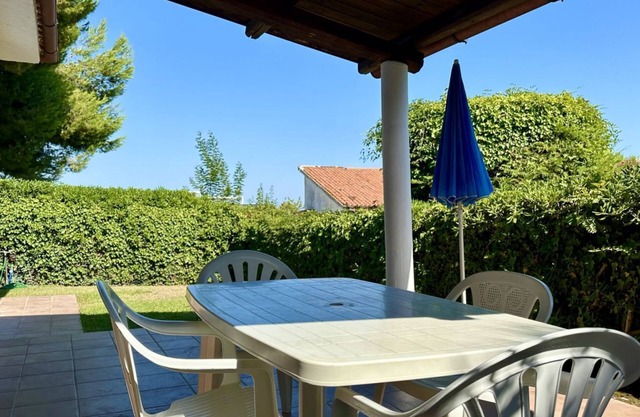 N081 - Numana, villa with garden