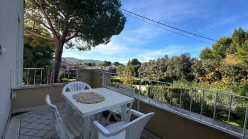 N185 - Numana, meraviglioso trilocale con terrazzo e piscina