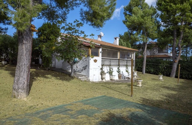 N269 - Numana, single four-room villa with garden