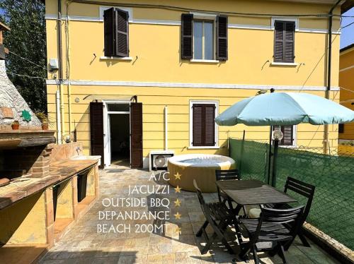 Nadia House - a stone's throw from the sea!