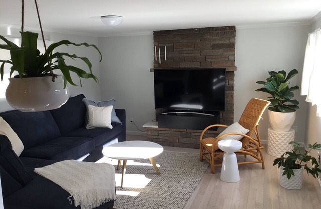 Narrow river, Narragansett beach nearby, Updated 2 bedroom cottage