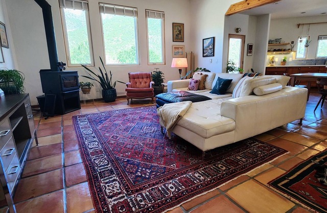 National Forest Nature Retreat! One Month Minimum. Pet Friendly. Outdoor Kitchen