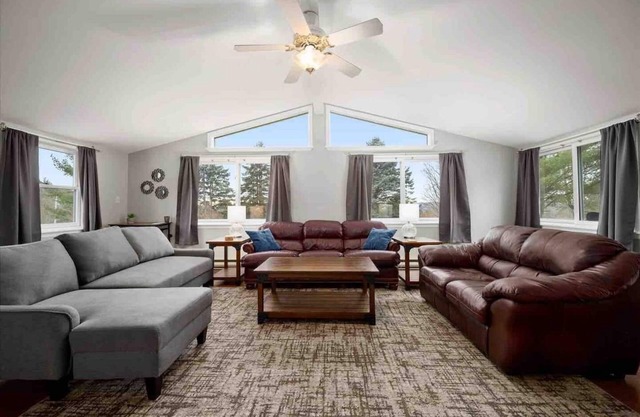 Nature Escape - TONS of space, Theme game room, Fire Pit & Grill