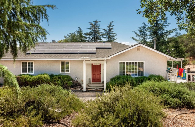 Nature Getaway with Game Room, Fire pit & Hot tub