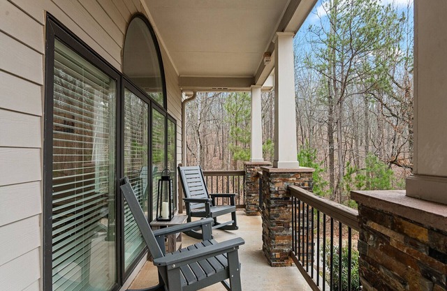 Nature Lover’s Haven- Lake, Fire Pit and Play Area