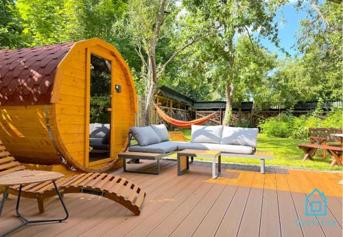 NaWypasie Apartment with Sauna Beautiful Garden SUP Board and Just 30 Minutes from Gdańsk and Gdynia