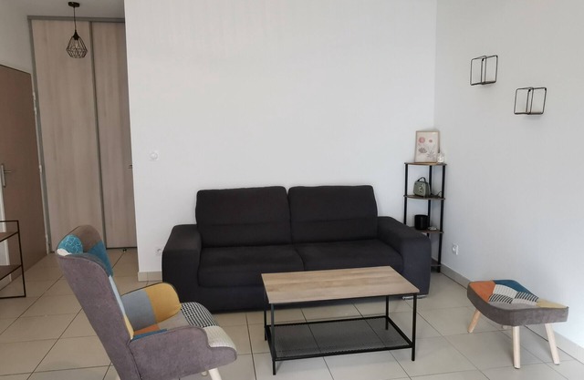 Near Avignon, T3 apartment with large terraces.