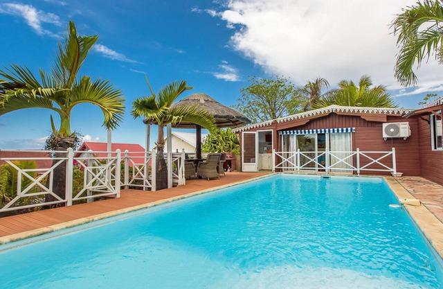 Near Beach : Private pool ; Terrace ; Panoramic view ; Air-conditioning