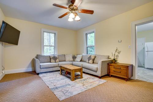 Near Colleges Pet-Friendly Duplex in Northfield!