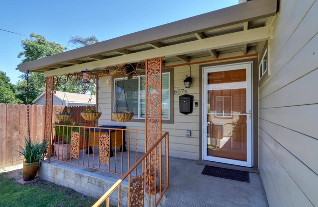 Near Downtown – Catch a Game, Soak in the Hot Tub & Explore