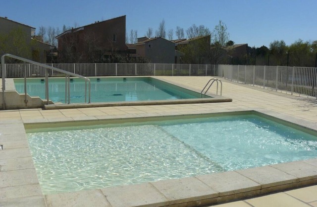 NEAR AVIGNON in the heart of Provence 4 people