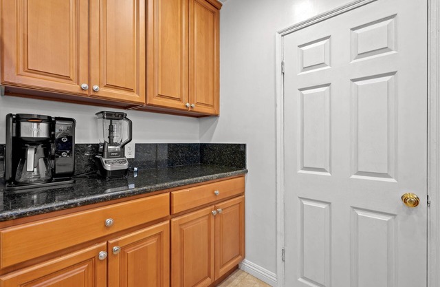 Near LA Cozy Home With Full Kitchen Laundry