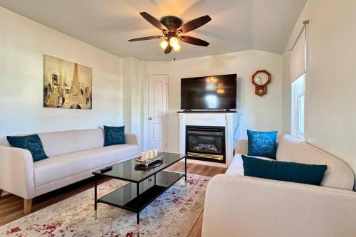 Near the Falls Two Bedroom - 5 min Walk to Clifton