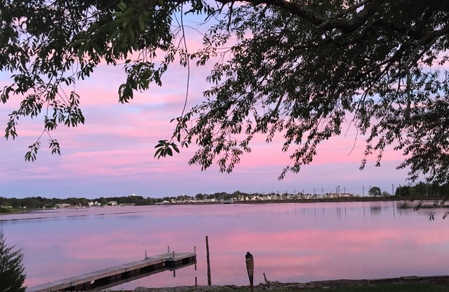 Neat and clean waterfront cottage
