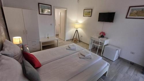 Neferprod Apartments - IS - CAM 01