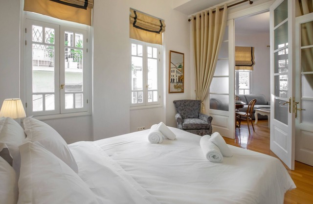 Neoclassical Apartment near Syntagma - Plaka by GHH