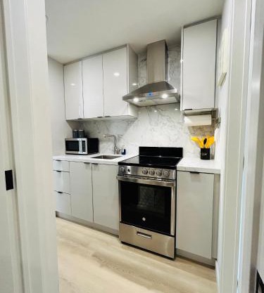 Nestle By The Falls - Niagara Falls