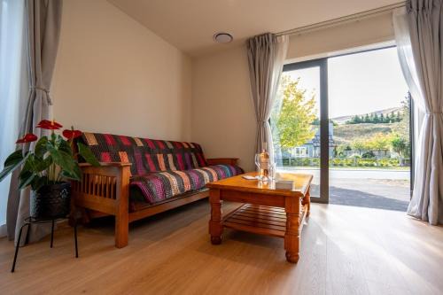 New 2 bedroom Holiday home with over 50 amenities in Queenstown, NZ