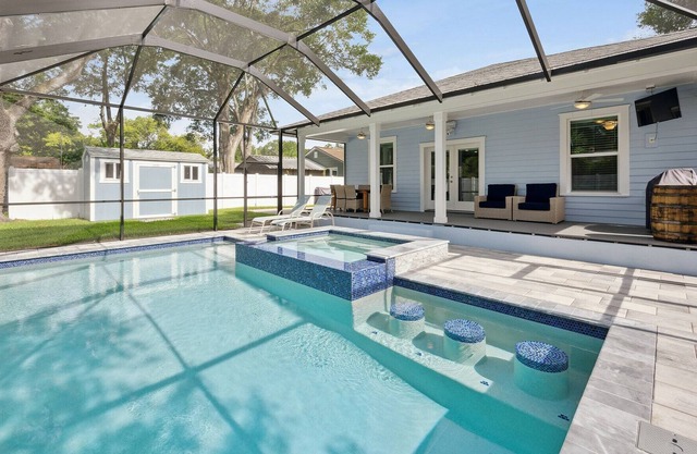 New 3BR Bungalow | Pool | Hot Tub | Swim Up Bar