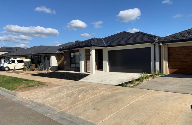New 4.5 BR Modern Home in Clyde, Victoria