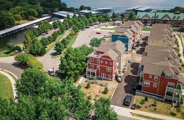 NEW 4 Bedroom Old Hickory Lake House | Sleeps 10