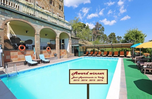 (NEW) Apartment (E) with swimming pool, jacuzzi and tennis court in Tuscany