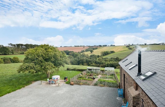 NEW Barn Conversion. Idyllic and unspoiled views complete with Hot Tub and Fire