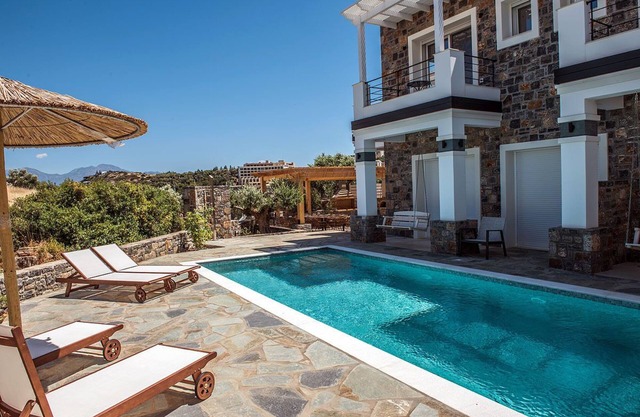 New build modern Villa, 50 meters from Chavania beach