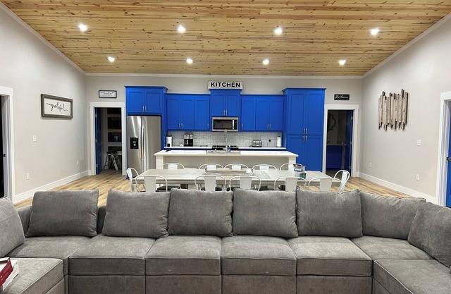 NEW. CADDO SHACK on caddo river bank in gated community.