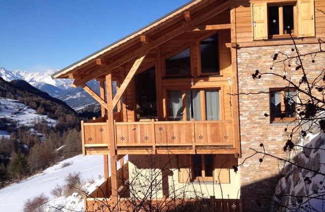 New chalet in larch 150 M2 House 12 persons and Standing Near the slopes