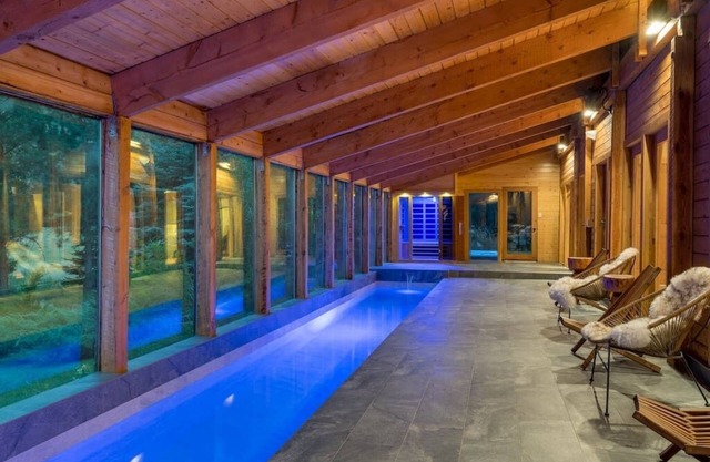 NEW! Chalet with private Pool, Hottub, and Sauna!