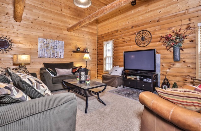 NEW! Charming cabin on Cisco Chain of Lakes