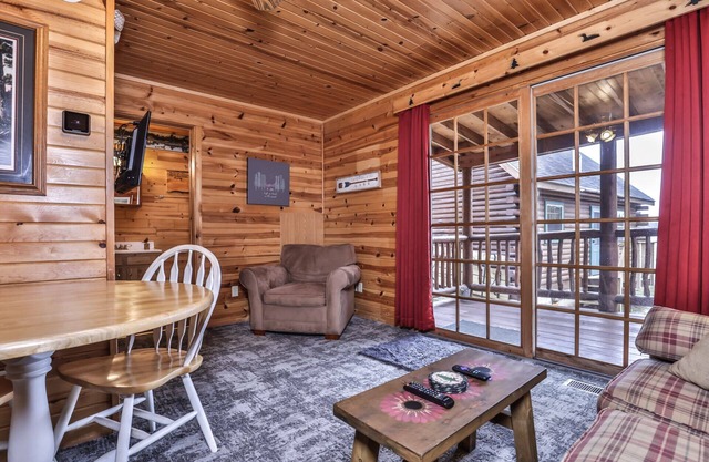 NEW! Charming cabin on Cisco Chain of Lakes
