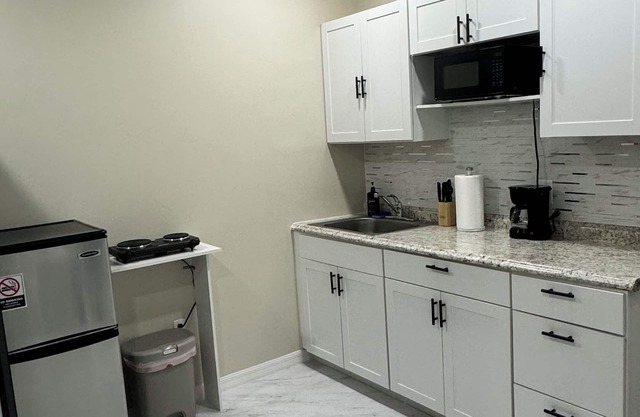 New cozy apartment with bathroom and kitchen in Tampa