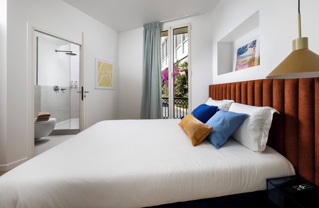 New Designer Studio Centrally Located AC, Fiber