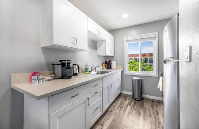 New Hillcrest Remodel Double Apartments w/Parking