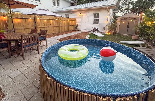 NEW! Inter-coastal retreat, 1mi beach, private yard, in downtown