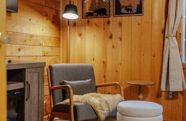 New Lassen Red Barn – Hot Tub, Arcade, & So Cozy!