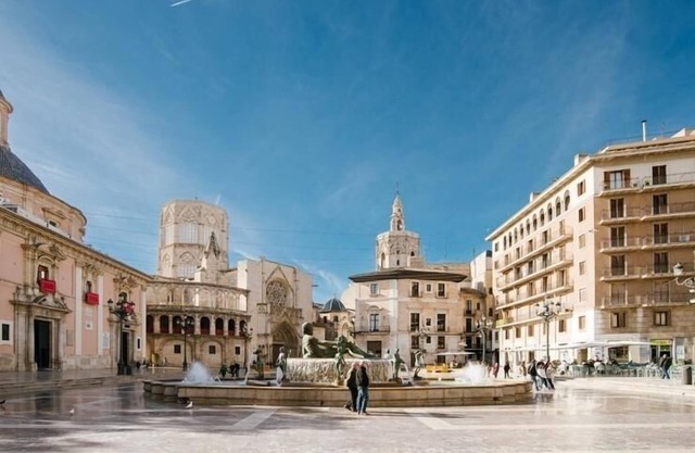 New Listing. 2BedsFlat Historic Downtown Valencia.