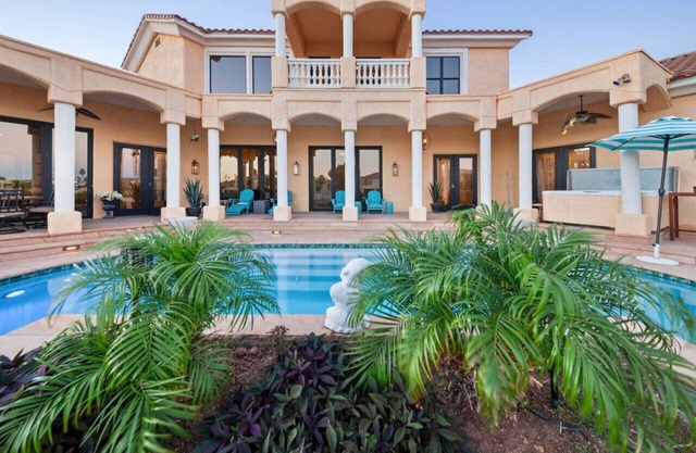New Listing! Palace Vacay, Pool, Lake, Boat & Spa