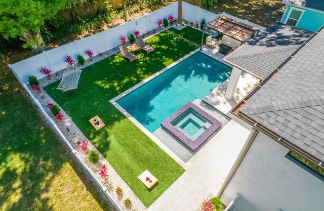 NEW-LUX TPA Home w/Pool/Spa & Game Room-Sleeps 16