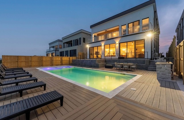 NEW LUXURY 4,000 SF Waterfront Home w/Pool , Sleeps 20