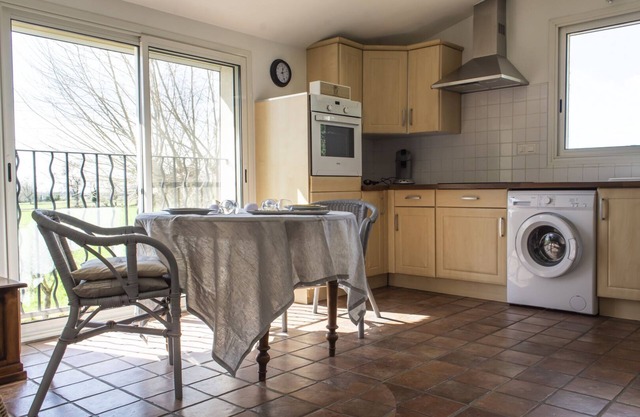 New mod cons et quiet T2 in Provencal farmhouse in countryside, fully equipped