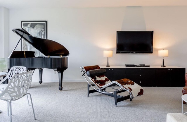 NEW: Modern Apt. on Resort Estate w Pool in Bethel