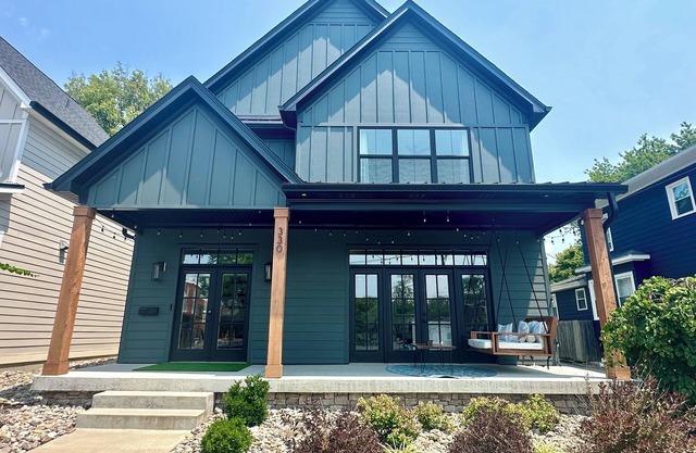 New Modern Construction Home Near Everything!