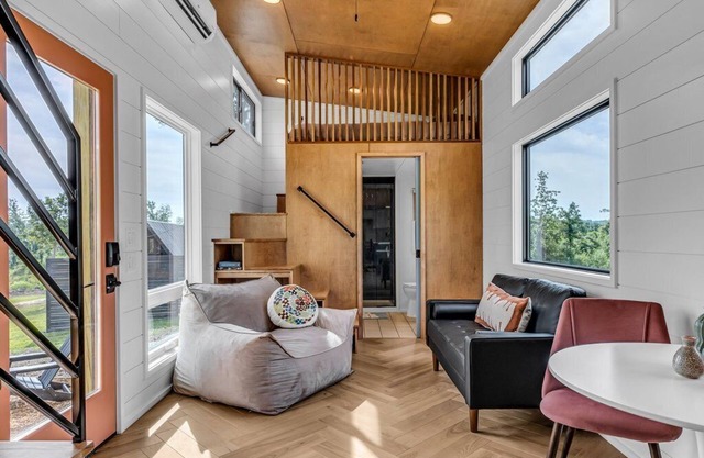 New Modern & Private Tiny Home on 21 acres