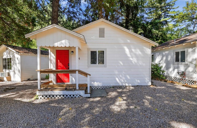 NEW! Rouge Cobb Mountain Hotel - Cabin 4