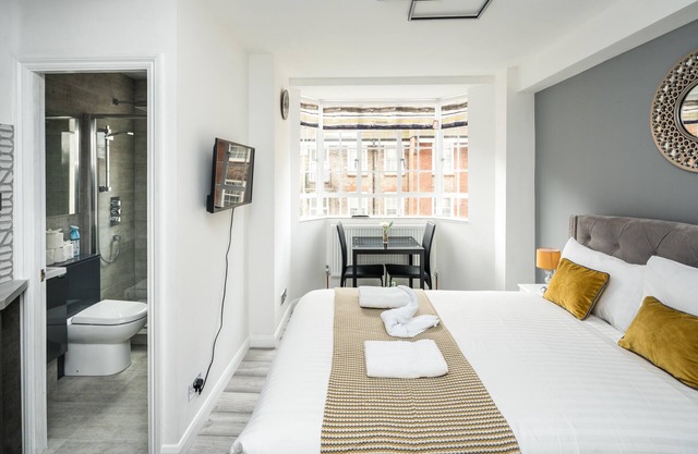 NEW Sleek & Modern Studio in the Heart of Chelsea